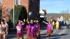 Beste Stimmung und strahlender Sonnenschein beim kleinen aber feinen Faschingszug am Rosenmontag durch Burgsinn