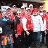 Zu Gast bei der Benefizaktion des CC72 zugunsten der Würzburger Kindertafel im Biergarten von Johanns Brauhaus: das Prinzenpaar des OCC, Nadika I. und Sven Kolb I. (links), und Bürgermeister Peter Juks (rechts).