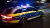 Ein Unbekannter soll in Würzburg erst ein Auto gestohlen, sich eine Verfolgungsjagd mit der Polizei geliefert haben und dann nach einem Unfall geflohen sein.