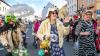 Tausende Menschen besuchen am Dienstag 04.03.25 den Kitzinger Landkreisumzug durch die Innenstadt von Kitzingen.