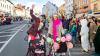 Tausende Menschen besuchen am Dienstag 04.03.25 den Kitzinger Landkreisumzug durch die Innenstadt von Kitzingen.
