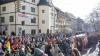 Tausende Menschen besuchen am Dienstag 04.03.25 den Kitzinger Landkreisumzug durch die Innenstadt von Kitzingen.