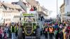 Finale mit allen Mitwirkenden. Ausverkaufte Mainfrankensäle bei "Fastnacht in Franken - Generalprobe" am Donnerstag Abend  20.02.25 in Veitshöchheim.