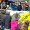 Verkehrserziehung zum Anfassen: Hier erfahren die Fünftklässler am FLG hautnah, wie groß ein Toter Winkel sein kann.