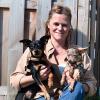 Hunde-Ernährungsberaterin Karin Zeitz mit Elvis und Chino.
