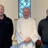 Wortgottesdienstleiter Albin Markert (Mitte) verabschiedete Elmar Schaupp (links) und Markus Zimmermann aus der Kirchenverwaltung Albertshausen.