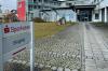 Die Sparkasse schafft in ihrer Hauptstelle in Bad Neustadt mehr Platz für Kundengespräche und einen ausgegliederten Servicebereich für Geldgeschäfte.