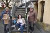 Drei der Akteure, die sich auf den Randersackerer Weinfrühling freuen: Winzer Florian Steigerwald mit Tochter Lorena, Christiane Lörner als Leiterin der Tourist-Info und Gärtner Hans Steger, der den Balthasar-Neumann-Pavillon gerade für eine Hochzeit mit Blumen geschmückt hat.