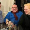 Bürgermeister der Stadt Ochsenfurt Peter Juks (links im Bild), Gästeführer Sam Schmitt (mittig im Bild) und Gästeführerin Antje Roscoe (rechts im Bild) beim gemeinsamen Austausch im Café Hahn in Wertheim. Bürgermeister der Stadt Ochsenfurt Peter Juks (links im Bild), Gästeführer Sam Schmitt (mittig im Bild) und Gästeführerin Antje Roscoe (rechts im Bild) beim gemeinsamen Austausch im Café Hahn in Wertheim.