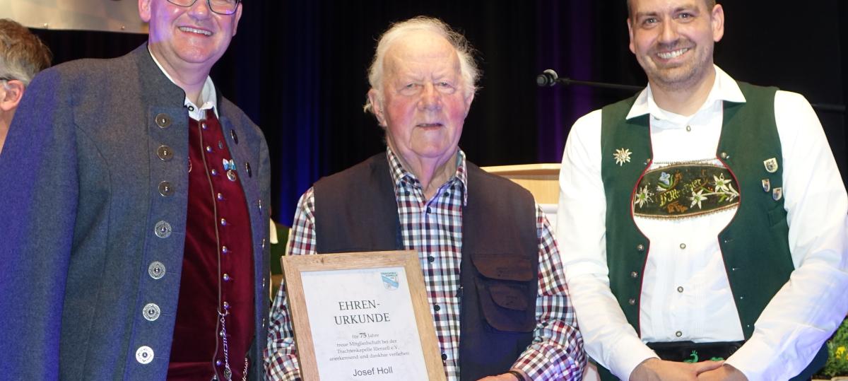 75 Jare für die Trachtenkapelle: Ehrung für Josef Holl