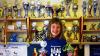 Trophäensammlung: Einen ganz besonderen Platz werden bei der Nummer eins in Bayern, Vanessa Wiemann, die Pokale auf Landes- und Bundesebene neben den anderen 41 national und international erspielten Trophäen einnehmen.