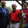 Grund zum Feiern: Gottfried Fischer wurde 70 Jahre alt, seine Frau Loretta und Bürgermeister Jürgen Kohmann gratulierten.