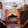 Kino unter freiem Himmel: Citymanager Werner Schiffgen (rechts) und Christian Hoh von der Leikeim Brauerei stellen den Fränkischen Kinosommer in Lichtenfels vor.