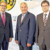 Machtwort gesprochen: Kultusminister Ludwig Spaenle (Mitte) teilte Landrat Christian Meißner (li.) und stellvertretendem Schulleiter Thomas Meier (rechts) die Ablösung des Leiters des Gymnasiums Burgkunstadt mit.