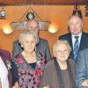 Gratulation: Die glücklichen Diamantpaare mit (hinten, v.re.) Stellvertr. Landrat Georg Bogensberger daneben zweiter Bürgermeister Baptist Schütz und (vorne, v. re.) Heinz und Helene Kothe, Waltraud (geb. Kothe) und Xaver Berger.
