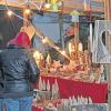 Weihnachtliche Atmosphäre: Viele Holzarbeiten wurden auf dem Hobby- und Künstlermarkt angeboten.