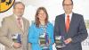 Druckfrisch: Der VHS-Leiter Johann Dötzer, seine Stellvertreterin Jutta Schöpf und Landrat Christian Meißner (v. li.) als VHS-Vorsitzender stellten das neue Programm der Volkshochschule vor.