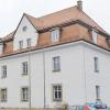 In neuem Glanz: Das sanierte frühere Forstamtsgebäude in der Kronacher Straße 23, in dem jetzt auch vier Mitarbeiter des nahegelegenen Finanzamtes ihren Dienst tun.