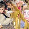 O   Am Rosenmontag verwandelten 30 Kinder aus Oberleiterbach und den umliegenden Dörfern das Gemeinschaftshaus in eine bunte Narrenhochburg. Hier tobte die Prinzessin mit dem Polizisten, tollte der Punker mit dem Pirat, tanzte der Cowboy mit dem Indianer und staunte der kleine Gärtner über die übergroße Erdbeere und das süße rosa Häschen. Andrea Hümmer und Regina Stöhr von der vereinsübergreifenden Oberleiterbacher Jugendgruppe hatten lustige Spiele wie Schaumkuss-Wettessen, Reise nach Jerusalem und ein Bobby-Car-Rennen als Teamwettbewerb vorbereitet. Und natürlich durfte der Bonbonregen dabei nicht fehlen.