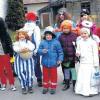 Görau   Am letzten Tag des Faschings starteten die „Görauer Fröschla“, die Jugendgruppe der Garten- und Naturfreunde zu ihrem traditionellen Umzug durchs Dorf. Sie zogen von Haus zu Haus und sorgten für Faschingsstimmung. Im Feuerwehrgemeinschaftshaus gab es anschließend eine Maskenprämierung und viele lustige Spiele für die Kleinen. Die Erwachsenen feierten einen zünftigen Faschingskehraus. In bewährter Manier hatte der Gesellschaftsverein „Treff Halba Hoih“ von Görau wieder die Bewirtung übernommen.