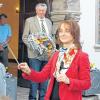 Gibt den Ton an: Den Taktstock übernahm Christine Frieß am Wahlabend vor dem Burgkunstadter Rathaus und dirigierte die Blaskapelle.