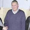Aufnahme: 2. Ortsverbandsvorsitzende Diane Flanagan (links) freut sich mit Fraktionsvorsitzendem Erwin Grünbeck (rechts) über den neuen Beisitzer in der Vorstandschaft, Jan Lorenz.