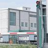 Es geht weiter: Dank der Übernahme durch einen Berliner Investor können Standort und Arbeitsplätze des insolventen Speditionsunternehmens P&M – hier die Werkseinfahrt in Lichtenfels – erhalten bleiben.