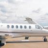 Flugzeuge in der Breitenau: im Vordergrund das derzeit an der Breitenau stationierte Flugzeug vom Typ Cessna Citation CJ 2 und im Hintergrund das modernere Flugzeug des Typs Cessna Citation CJ 4.