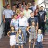 Große Familie: Georg Tischer mit seiner Gattin Martha im Kreise seiner Familie.