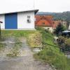 Notquartier: Zwei Wohncontainer für Obdachlose sollen zwischen dem alten Wasserwerk (rechts), dem neuen Wasserwerk (hinten) und dem Bauhof aufgestellt werden.