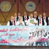Fanclub Ehrung auf den Dorfplatz von Kastelruth, der Fanclub Lichtenfels für 30 Jahre Spatzenfest.