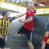 Mit gutem Beispiel voran: An der couragierten Leistung von Kapitän Oliver Oester (am Ball) war zu sehen, wie viel sich die Kunstadter Handballer für das Spiel gegen den ASV Marktleuthen vorgenommen hatten. Oesters acht Treffer waren ein wichtiger Beitrag zum verdienten 36:28-Heimerfolg.