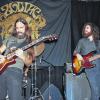 Wandler zwischen den musikalischen Welten: Mit fetzigem Hardrock und rustikalem Bluesrock begeisterten Gitarrist und Sänger Nick van Delft (links) sowie Bassist Ruben Claro von der Gruppe „Zodiac“ im Lichtenfelser Stadtschloss 130 Fans.