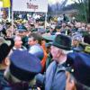 Historischer Moment: Am 23. November 1989 feiern unzählige Menschen aus Ost und West die Verkehrsfreigabe bei Burggrub.