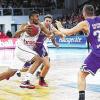 Kaum zu halten: Ryan Thompson marschierte immer wieder durch die Göttinger Defensive und erzielte insgesamt 23 Punkte. Hier lässt er Robert Kulawick und Dominik Bahiense de Mello einfach stehen.