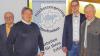 Ehrung für gute Jahresleistungen der Milchproduktion heimischer Bauern: Zuchtleiter Markus Schrickel, Günter Knorr, Vorsitzender Simon Holl, Ehrenvorsitzender und stellvertretender BBV-Kreisobmann Rudi Steuer (v. li., nicht auf dem Foto: Werner Weihermüller).