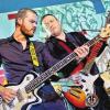 Lassen es krachen: Jamie Clark (rechts), der ehemalige Bassist der „Pogues“, spielt am 30. April in Burkersdorf im „TECnet Zentrum“ des Burgkunstadter Kleinkunstvereins “TECnet Obermain“. Unterstützt wird er dabei von Bassist Yohan Go Go Gomar Revel.