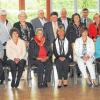 Strahlende Jubilare: Außer den drei rechts stehenden Frauen, die vor 25 Jahren konfirmiert wurden, feierten die anderen Frauen und Männer bereits ihre goldene Konfirmation, also vor 50 Jahren.