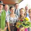 Erinnerungsfoto mit der Jungschützenkönigin: Bürgermeister Markus Mönch, Vorsitzender Manfred Stark, 2. Jugendritterin Julia Hertzog, Schützenmeister Maik Stark, Jungschützenkönigin Angelina Ruff, MdL Jürgen W. Heike, Jugendritterin Alina Spörl (v.li.).