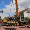 Vom 8. bis 20. Juni fand bei der Freiwilligen Feuerwehr Stadt Lichtenfels ein 30-stündiger Kranführerlehrgang mit acht Kameraden der Stützpunktwehr statt. Nach theoretischem Unterricht wurde der praktische Teil mit einem Ladekran und der Drehleiter absolviert. Aufstellung, Abstützung, Bedienung und Anschlagen der Last mussten alle Teilnehmer mehrmals abarbeiten. Am letzten Tag legten alle Absolventen die Prüfung mit Erfolg ab. Als Abschlussevent fuhr ein 60 Tonnen Autokran der Firma Grimm zur Überraschung aller Prüflinge aufs Feuerwehrgelände. Lehrgangleiter Günter Retsch und Hilfsausbilder Michael Haas dankten beim Abschlussessen allen Teilnehmern. Zweite Bürgermeisterin Sabine Rießner sowie Feuerwehrreferenten Dinkel und Lowig sprachen lobende Worte. Urkunden und Kranschein konnten an Rainer Dinkel, Klaus Grebner, Bastian Weidner, Jan Mirko Bauer, Christian Dippold, Thomas Schüpferling, Anna Maria Haas und Michael Haas überreicht werden.