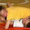 Ringen ist cool: Wieviel Spaß der vielseitige und zugleich den ganzen Körper trainierende Sport bereitet, war aus den fröhlichen Gesichtern der jungen Teilnehmer zu lesen.