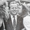 Küsschen für Schirmherrn: Gerold Tandler flankiert von Susanne I. (li.) und der frisch gekrönten Christine I.