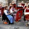 Starker Auftritt: Beim Blasmusiksonntag begeisterten die Weismainer Musiker zahlreiche Besucher vor dem Pfarrhaus.