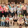 Unter dem Leitwort von Papst Franziskus „Seid Inseln der Barmherzigkeit im Meer der Gleichgültigkeit“ trafen sich 48 Frauen und Männer in der Basilika, um den Segen von Guardian Pater Heribert Ahrens zu empfangen. Der Weg nach Bamberg wurde mit Gebet, Gesang und vorgelesenen Gedanken von Joe Giebfried und Conny Lurtz zu einem Erlebnis besonderer Art. Bei herrlichem Wetter ging es am Staffelberg vorbei nach Loffeld, Sträublingshof, Dittersbrunn und Prächting nach Kleukheim, wo im Pfarrheim heißer Kaffee und frischen Kuchen serviert wurde. Bei der nächsten Station in Kirchschletten erwartete Äbtissin Mutter Mechthild die Gruppe in der Kirche. Nach einem Gebet im Kloster zog man weiter durch die Nacht über Sassendorf nach Zücks-hut, wo um 3.30 Uhr der Mesner Schmidt die Kapelle Maria Krönung öffnete und Joe Giebfried die Marienrufe anstimmte. Über Gundelsheim pilgerten die Gläubigen nach Hallstadt, wo um 5.30 Uhr im Pfarrheim ein liebevoll bereitetes Frühstück angenommen wurde. Um 7 Uhr machten sich die Teilnehmer auf die letzte Etappe zum Dom. Dort wurden die Wallfahrer um 8.30 Uhr von Pfarrer Georg Birkel mit Rosen begrüßt. Im Dom durften die Wallfahrer die Priesterweihe von Sebastian Schiller und Andreas Stahl miterleben. Wie jedes Jahr ging es danach durch die Stadt zur Einkehr ins „Fässla“, um dann gestärkt den Rückweg anzutreten.