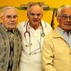 Kennen und vertrauen sich seit vier Jahrzehnten: Alfred Backert, Hausarzt Dr. Roland May und Josef Persak.