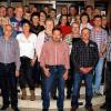 40 Jahre nach der Schulentlassung kamen die Schüler der Entlassklassen von 1975 der Volksschule Burgkunstadt zu einem Klassentreffen zusammen. Für einen erlebnisreichen Abend sorgten die Organisatoren Elvira Zöcklein und Klaus Hofmann-Gutsch im Hotel „Drei Kronen“. Viele der Ehemaligen unternahmen eine weite Anreise, um sich gemeinsam der Jugendjahre und Schulzeit sowie an manchen Streich zu erinnern. Erfreut waren die Klassenkameraden, dass auch ihr einstiger Lehrer Karl-Heinz Goldfuß (re.) gekommen war.