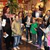 Ihren Spaß an der Wanderkarten hatten die Kinder. Darüber freuten sich (v. li.) Zweiter Bürgermeister Georg Deuerling (Altenkunstadt), Wirtin und Ideengeberin Simone Seidel, Designerin Susanne Dauer, Künstlerin Elfriede Dauer, Altenkunstadts Bürgermeister Robert Hümmer sowie die Zweiten Bürgermeister Sabine Heppner (Burgkunstadt) und Hans Schott (Weismain).