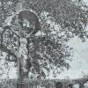 Frisch restauriert: die Kreuze in Oberbrunn (links) und Oberwallenstadt.