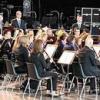 Aller guten Dinge sind zwei beim Hauptorchester des Musikvereins Zapfendorf. Nach ihrem großartigen Debüt im vorigen Jahr stellten sich die Musiker jüngst erneut der hochkarätigen Jury beim „BW Musix“ in Balingen. Das Zapfendorfer Orchester nahm mit seinem Dirigenten Daniel Dippold einmal mehr in der höchsten Kategorie teil, die der Höchststufe entspricht, in der sich die Kapelle mittlerweile etabliert hat. Mit der Darbietung der Stücke „Evocazioni“ von Paul Huber und „The Sunken Village“ von Phillip Sparke begeisterten die Musiker die vierköpfige Jury. Im anschließenden Jurygespräch fand Oberstleutnant Michael Euler, welcher der Leiter des Ausbildungskorps der Bundeswehr ist, viele lobende Worte und gab den Musikern wertvolle Tipps mit auf den Weg. Bei der Siegerehrung durfte dann gejubelt werden: Zum zweiten Mal in Folge gewann das Hauptorchester des Musikvereins den zweiten Preis in der höchsten Kategorie. Auf diesen beachtlichen Erfolgen dürfen Musiker und Dirigent wahrlich stolz sein. Auch in der Heimat ist das ausgezeichnete Orchester bald zu hören: Am Sonntag, 11. Dezember, findet in der katholischen Pfarrkirche Zapfendorf das Konzert zum dritten Advent statt.