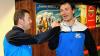 Die Matchwinner Bernd Schwarz (li) und Florian Bischoff beglückwünschen sich. Beide erzielten die notwendigen Kegel für den verdienten Sieg des SKC Staffelstein gegen Straubing.